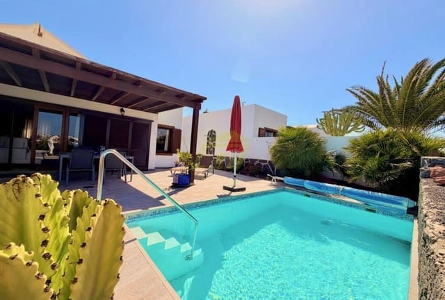 3 slaapkamer Villa te koop in Playa Blanca, Yaiza met zwembad - € 475.000 (Ref: 9629542)