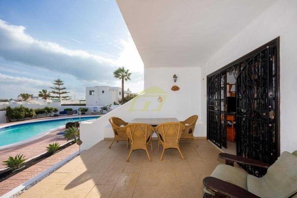 2 bedroom Apartment for sale in Puerto del Carmen with pool - € 315,000 (Ref: 9633729)