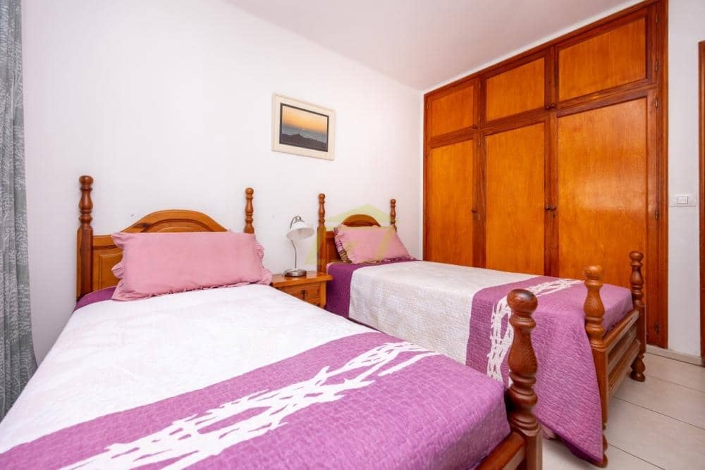 2 bedroom Apartment for sale in Puerto del Carmen with pool - € 315,000 (Ref: 9633729)