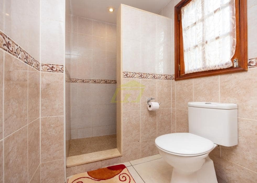 2 bedroom Apartment for sale in Puerto del Carmen with pool - € 315,000 (Ref: 9633729)