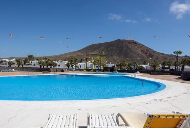 3 sovrum Villa till salu i Playa Blanca, Yaiza med pool - 369 000 € (Ref: 9633731)