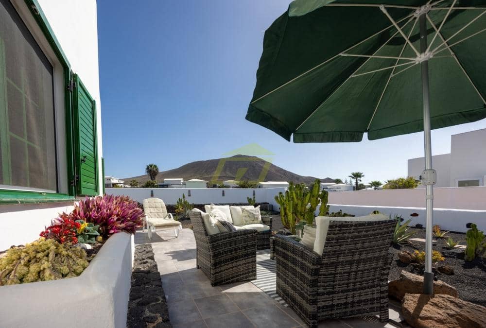 3 sovrum Villa till salu i Playa Blanca med pool - 369 000 € (Ref: 9633731)