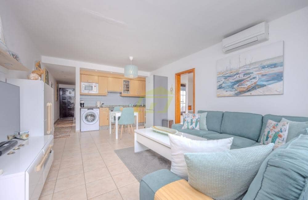 2 slaapkamer Appartement te koop in Costa Teguise met zwembad - € 380.000 (Ref: 9633733)