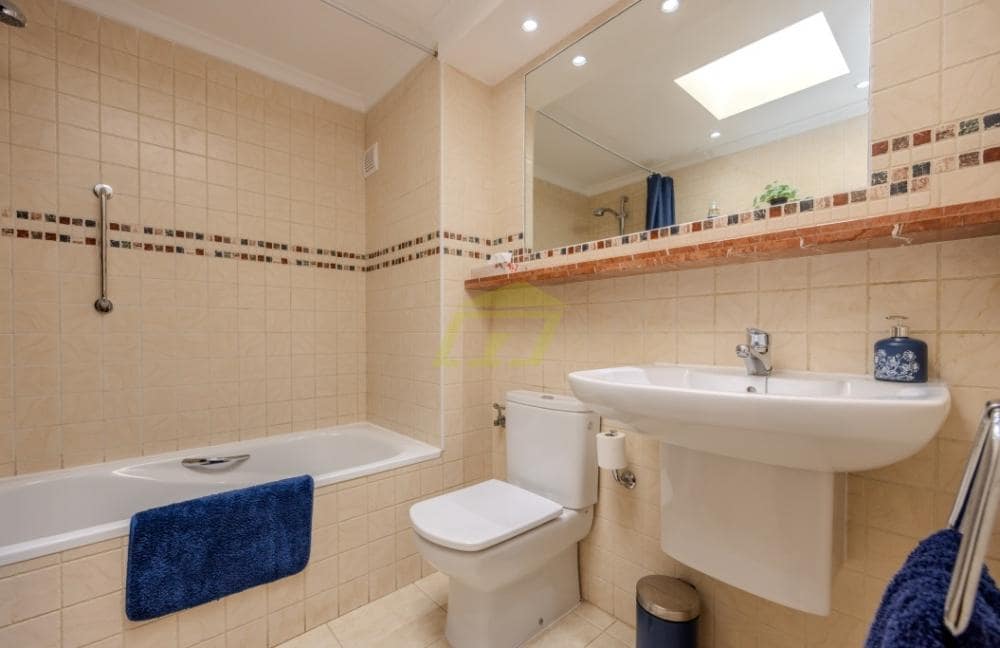 2 slaapkamer Appartement te koop in Costa Teguise met zwembad - € 380.000 (Ref: 9633733)