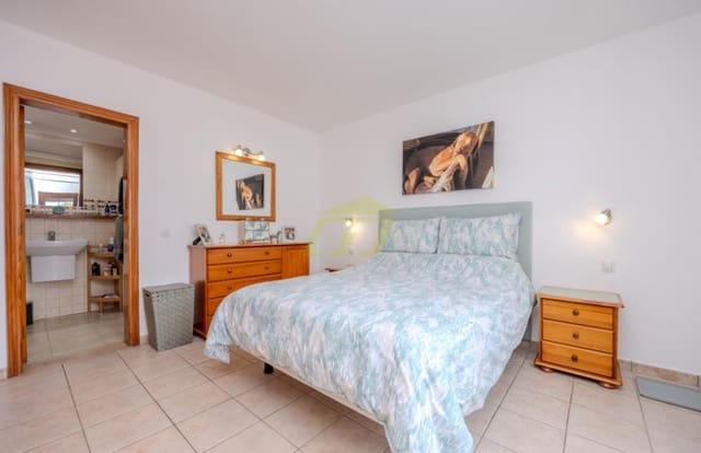 2 slaapkamer Appartement te koop in Costa Teguise, Teguise met zwembad - € 380.000 (Ref: 9633733)