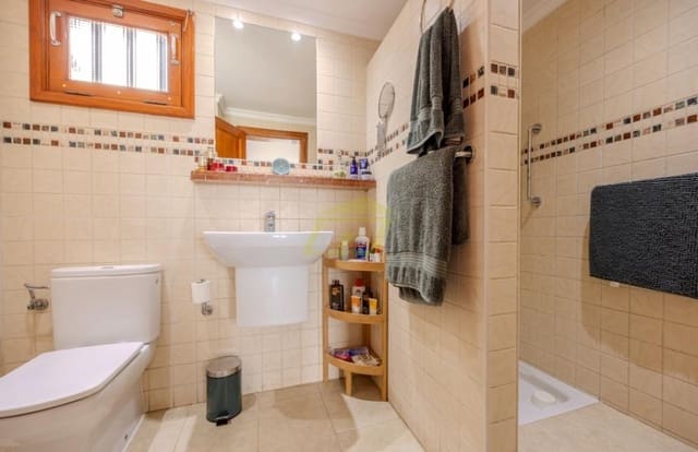 2 slaapkamer Appartement te koop in Costa Teguise, Teguise met zwembad - € 380.000 (Ref: 9633733)