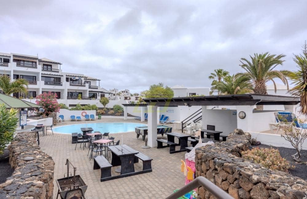 2 slaapkamer Appartement te koop in Costa Teguise met zwembad - € 380.000 (Ref: 9633733)
