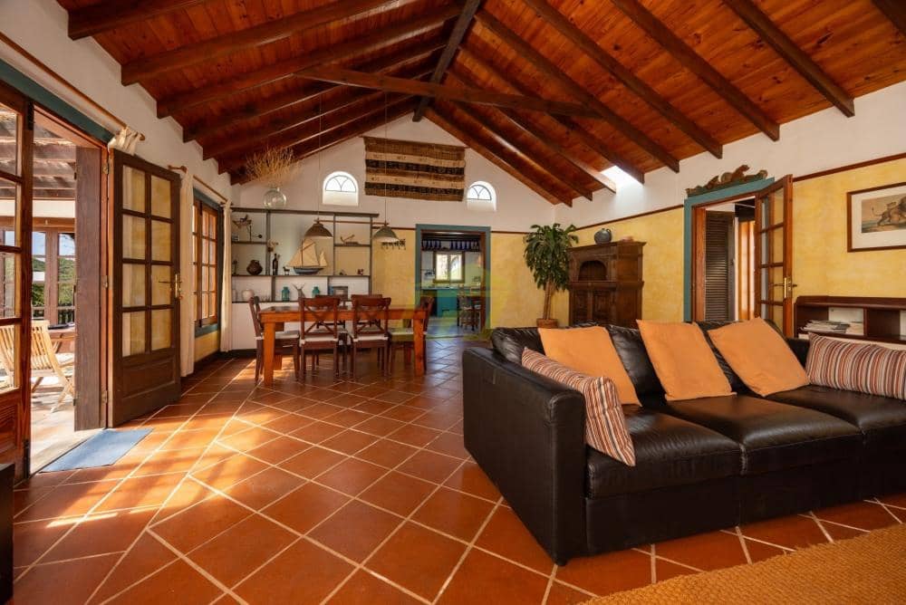 3 soveværelse Bungalow til salg i Tabayesco med swimmingpool garage - € 680.000 (Ref: 9636294)