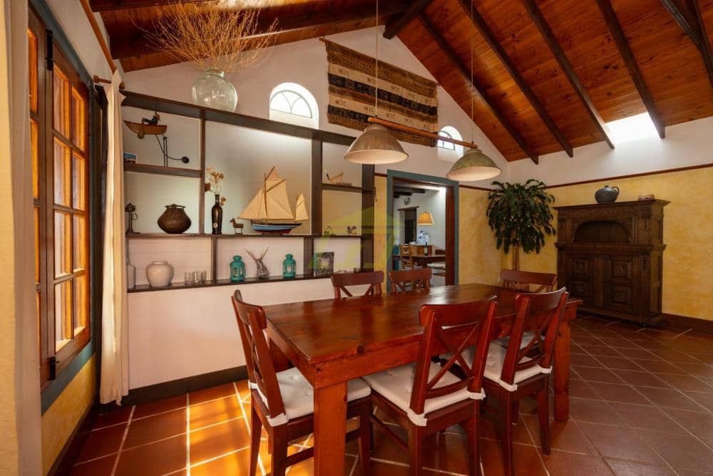 3 soveværelse Bungalow til salg i Tabayesco med swimmingpool garage - € 680.000 (Ref: 9636294)