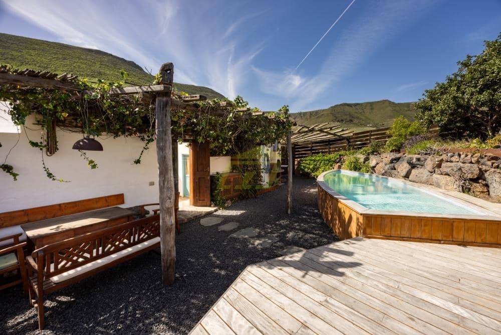 3 soveværelse Bungalow til salg i Tabayesco med swimmingpool garage - € 680.000 (Ref: 9636294)