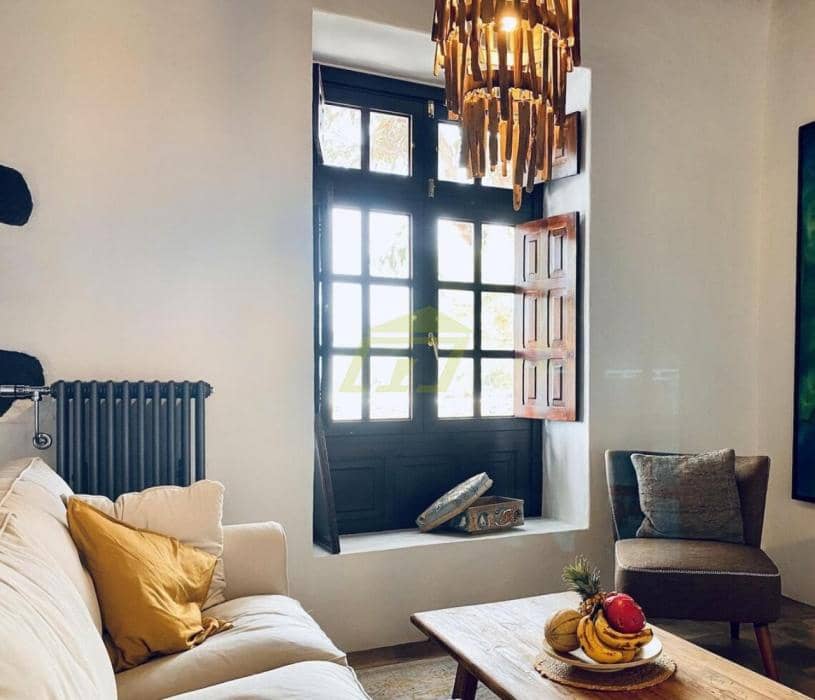 7 soveværelse Hotel til salg i Uga med swimmingpool - € 3.600.000 (Ref: 9636295)