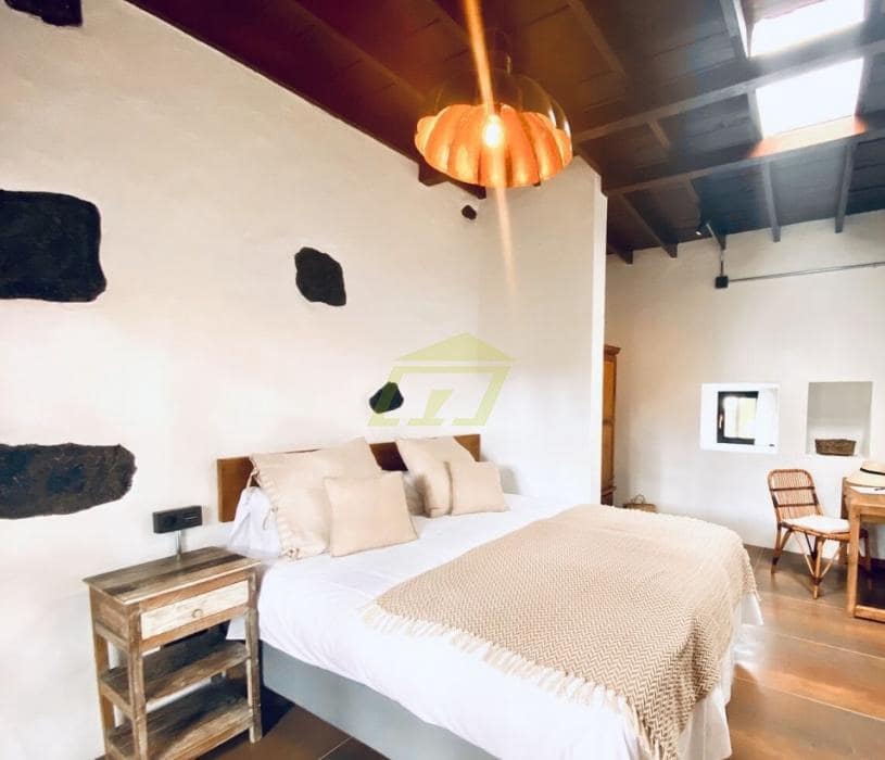 7 soveværelse Hotel til salg i Uga med swimmingpool - € 3.600.000 (Ref: 9636295)