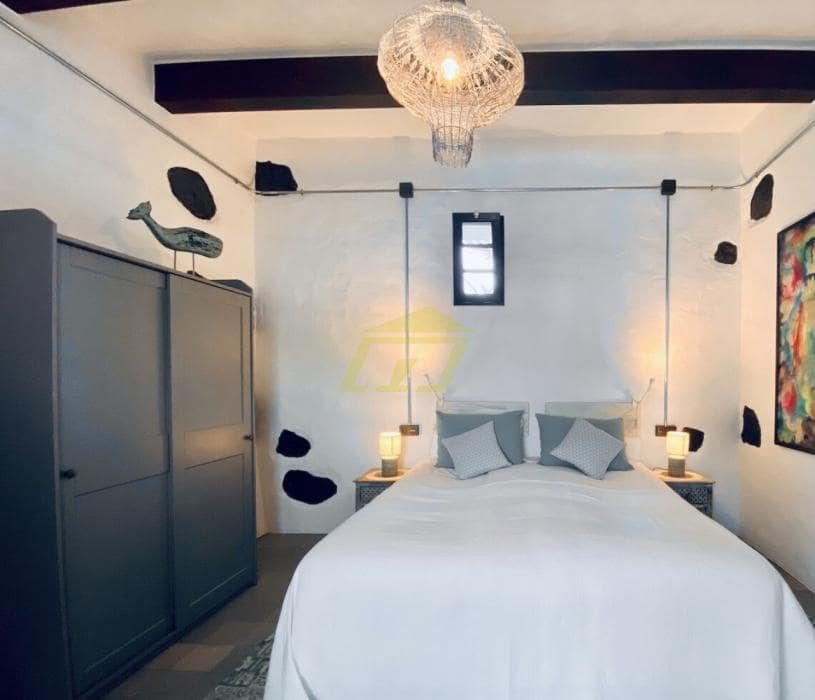 7 soveværelse Hotel til salg i Uga med swimmingpool - € 3.600.000 (Ref: 9636295)