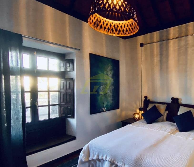 7 soveværelse Hotel til salg i Uga med swimmingpool - € 3.600.000 (Ref: 9636295)