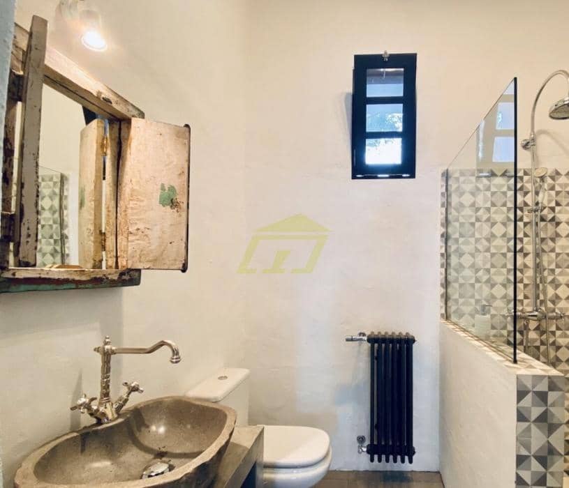 7 soveværelse Hotel til salg i Uga med swimmingpool - € 3.600.000 (Ref: 9636295)