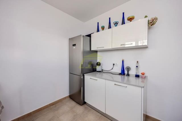 Chalet de 3 habitaciones en Playa Blanca, Yaiza en venta con piscina - 450.000 € (Ref: 9636296)