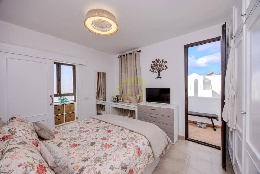 Chalet de 3 habitaciones en Playa Blanca en venta con piscina - 450.000 € (Ref: 9636296)