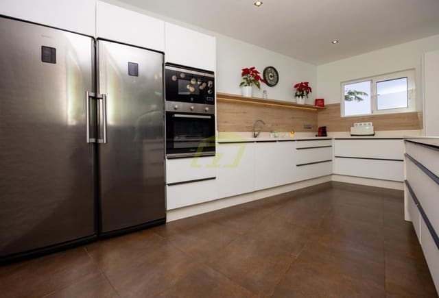 6 quarto Moradia para venda em Tías com piscina - 950 000 € (Ref: 9647548)