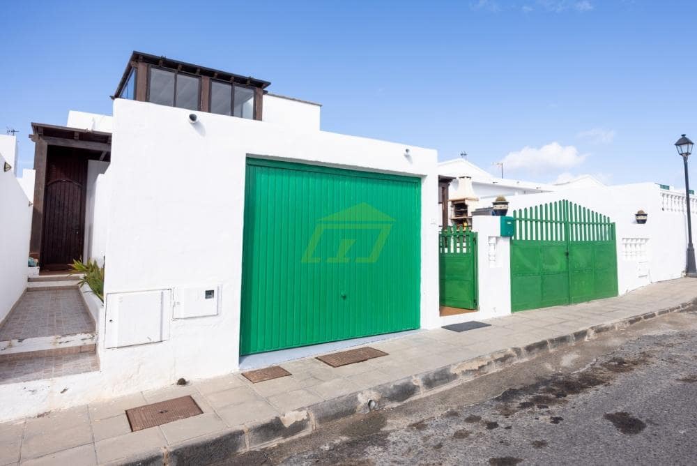 4 slaapkamer Villa te koop in Los Cocoteros met garage - € 460.000 (Ref: 9665783)