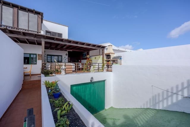 4 slaapkamer Villa te koop in Los Cocoteros, Teguise met garage - € 460.000 (Ref: 9665783)