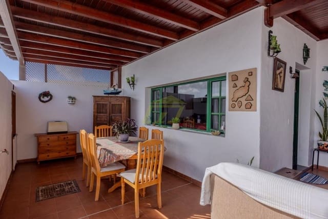 4 slaapkamer Villa te koop in Los Cocoteros, Teguise met garage - € 460.000 (Ref: 9665783)