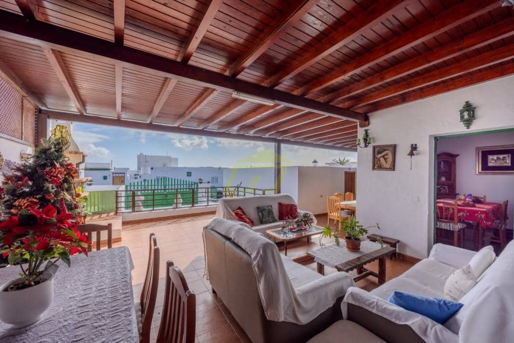 4 slaapkamer Villa te koop in Los Cocoteros met garage - € 460.000 (Ref: 9665783)