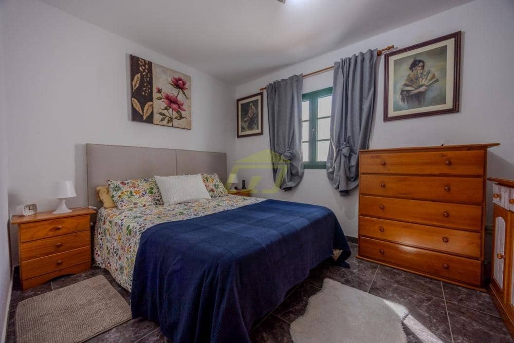 4 slaapkamer Villa te koop in Los Cocoteros met garage - € 460.000 (Ref: 9665783)