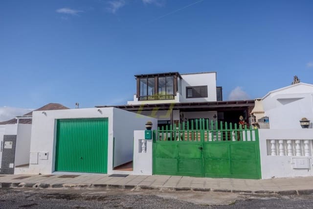 4 slaapkamer Villa te koop in Los Cocoteros, Teguise met garage - € 460.000 (Ref: 9665783)