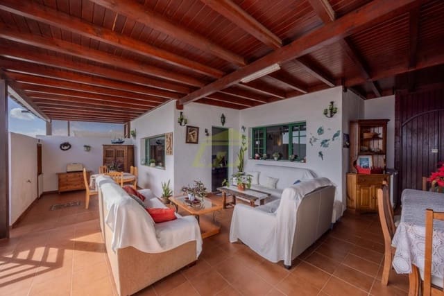 4 slaapkamer Villa te koop in Los Cocoteros, Teguise met garage - € 460.000 (Ref: 9665783)