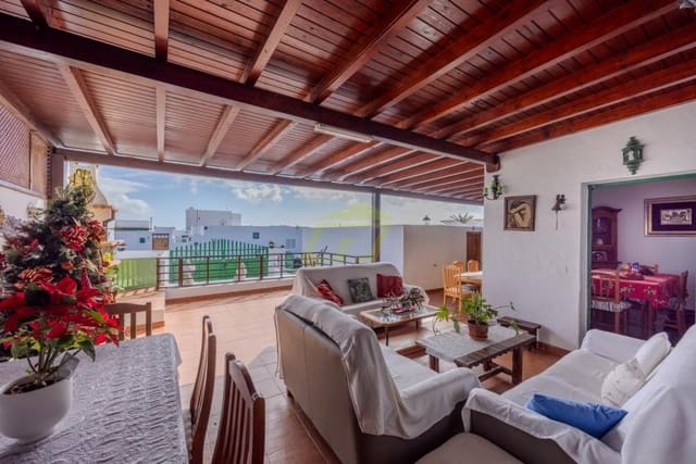 4 slaapkamer Villa te koop in Los Cocoteros, Teguise met garage - € 460.000 (Ref: 9665783)