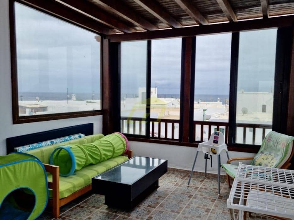 4 slaapkamer Villa te koop in Los Cocoteros met garage - € 460.000 (Ref: 9665783)