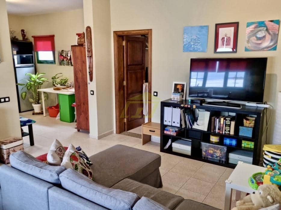 4 slaapkamer Villa te koop in Los Cocoteros met garage - € 460.000 (Ref: 9665783)