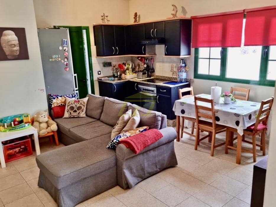 4 slaapkamer Villa te koop in Los Cocoteros met garage - € 460.000 (Ref: 9665783)