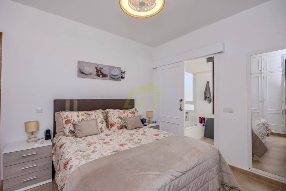 3 makuuhuone Huvila myytävänä paikassa Playa Blanca mukana uima-altaan - 440 000 € (Ref: 9669877)