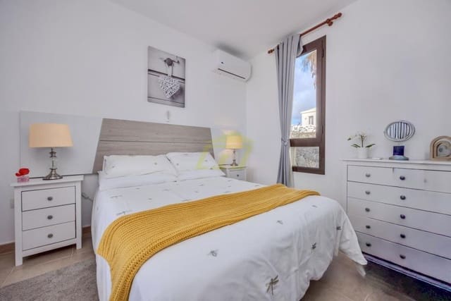 3 makuuhuone Huvila myytävänä paikassa Playa Blanca, Yaiza mukana uima-altaan - 440 000 € (Ref: 9669877)