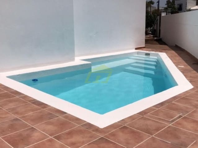 3 quarto Moradia para venda em Uga, Yaiza com piscina - 475 000 € (Ref: 9685976)