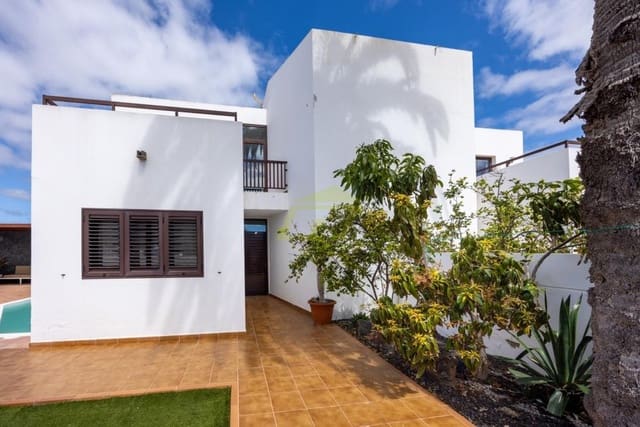 3 quarto Moradia para venda em Uga, Yaiza com piscina - 475 000 € (Ref: 9685976)