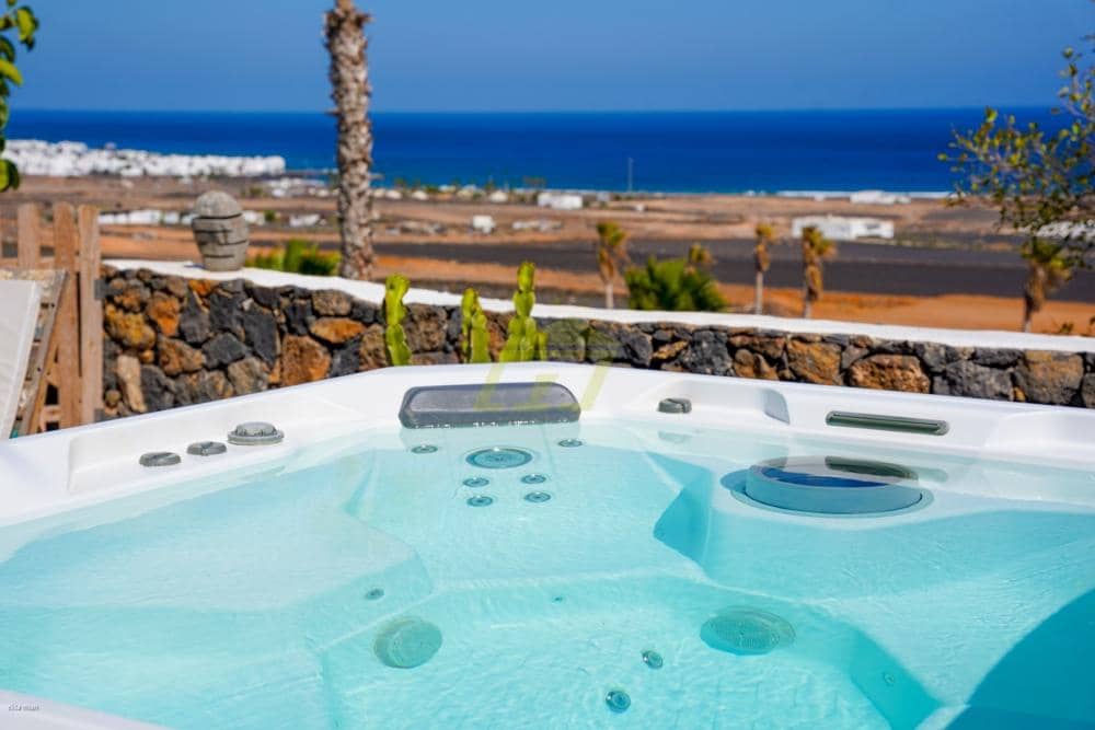 6 soverom Villa til salgs i Tabayesco - € 1 800 000 (Ref: 9685977)