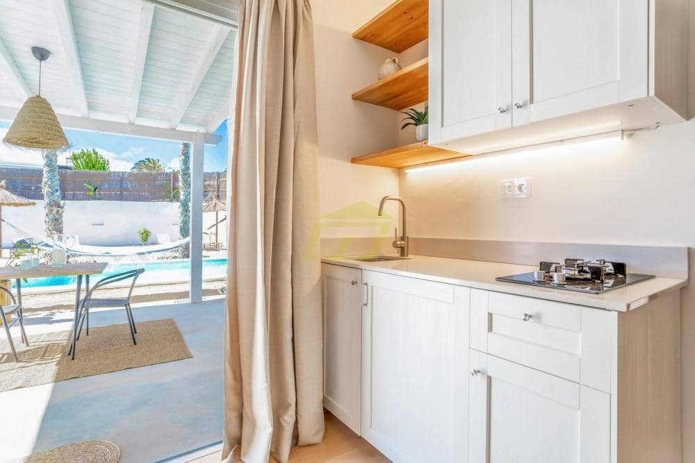 5 soveværelse Hotel til salg i Charco del Palo med swimmingpool - € 2.500.000 (Ref: 9689970)