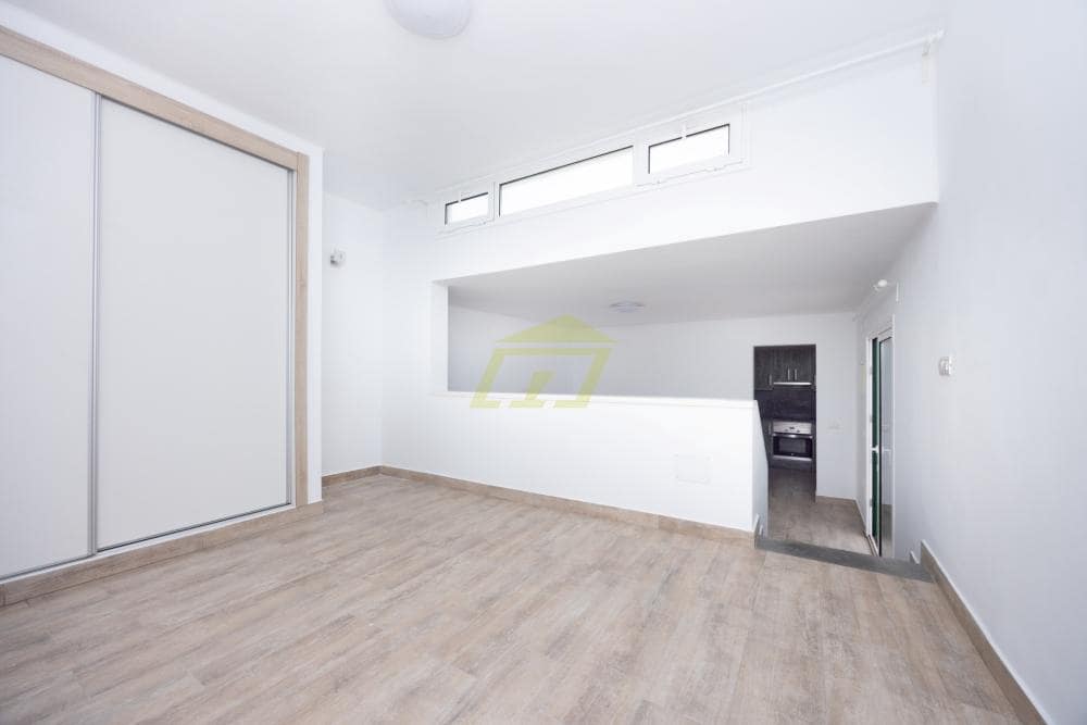 1 soveværelse Lejlighed til salg i Puerto del Carmen med swimmingpool - € 229.950 (Ref: 9689971)