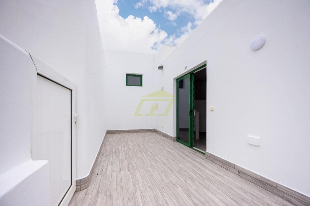 1 soveværelse Lejlighed til salg i Puerto del Carmen med swimmingpool - € 229.950 (Ref: 9689971)