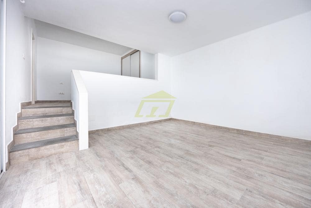 1 soveværelse Lejlighed til salg i Puerto del Carmen med swimmingpool - € 229.950 (Ref: 9689971)