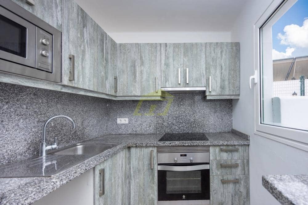 1 soveværelse Lejlighed til salg i Puerto del Carmen med swimmingpool - € 229.950 (Ref: 9689971)