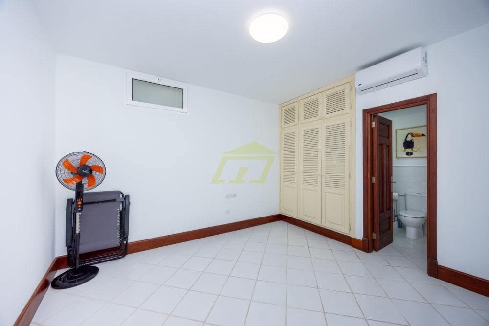 3 bedroom Villa for sale in Puerto Calero with pool - € 799,000 (Ref: 9697996)