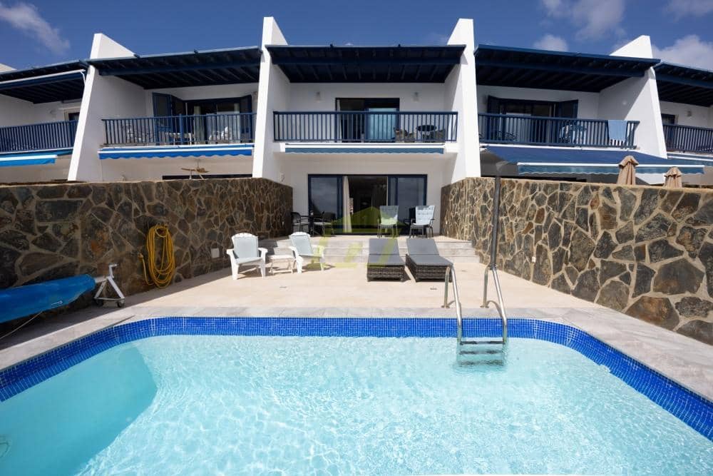 3 bedroom Villa for sale in Puerto Calero with pool - € 799,000 (Ref: 9697996)