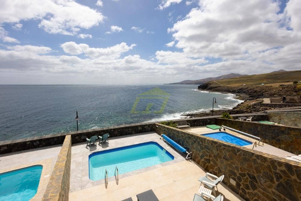 3 bedroom Villa for sale in Puerto Calero with pool - € 799,000 (Ref: 9697996)