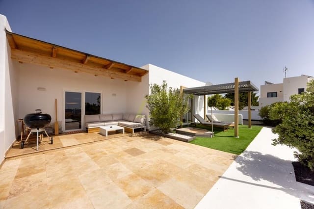 3 soverom Villa til salgs i Costa Teguise, Teguise - € 738 000 (Ref: 9710981)