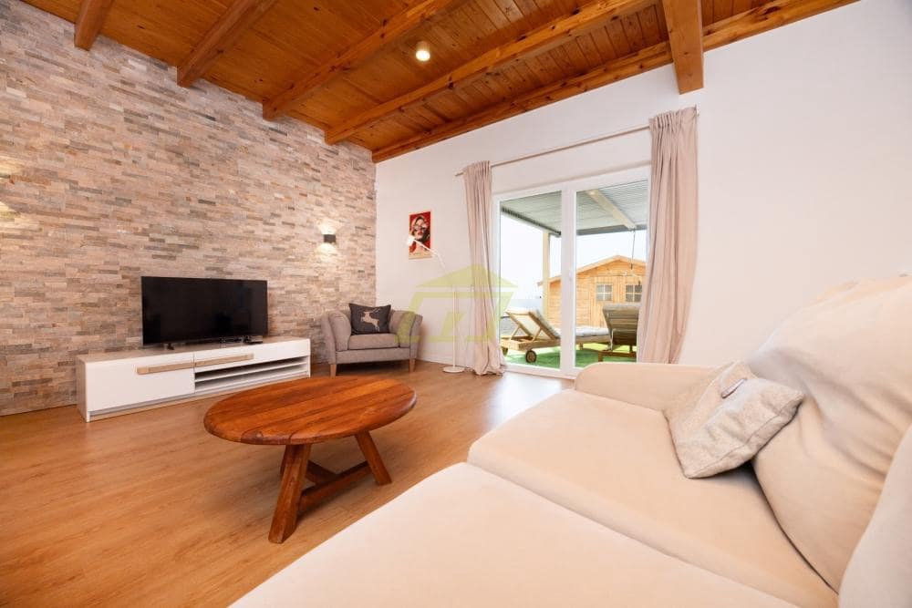 3 bedroom Villa for sale in Costa Teguise - € 738,000 (Ref: 9710981)