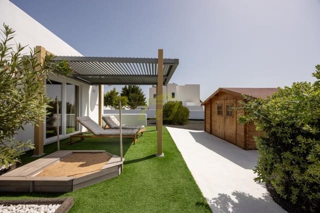 3 soverom Villa til salgs i Costa Teguise, Teguise - € 738 000 (Ref: 9710981)