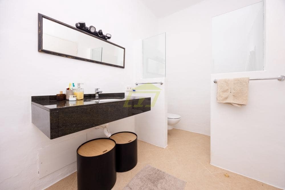 5 bedroom Bungalow for sale in Costa Teguise with pool - € 847,000 (Ref: 9714443)